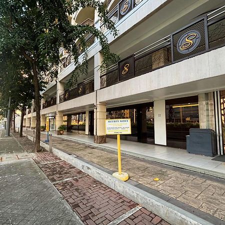 Extremeli Suites Manila Powered By Cocotel Exterior photo