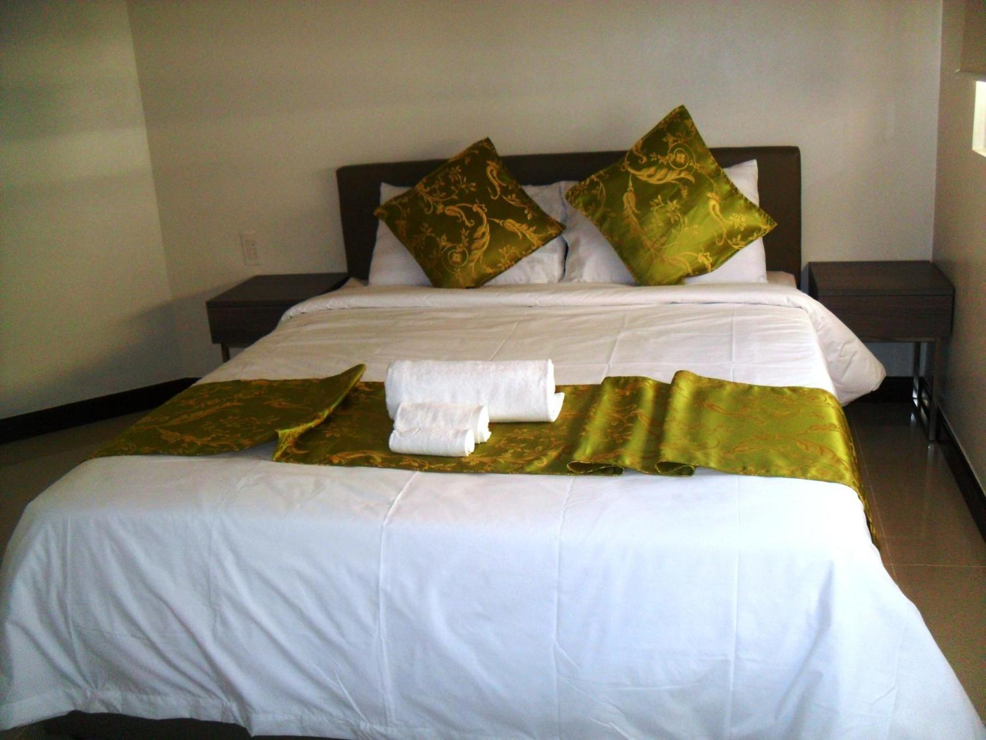 Extremeli Suites Manila Powered By Cocotel Room photo