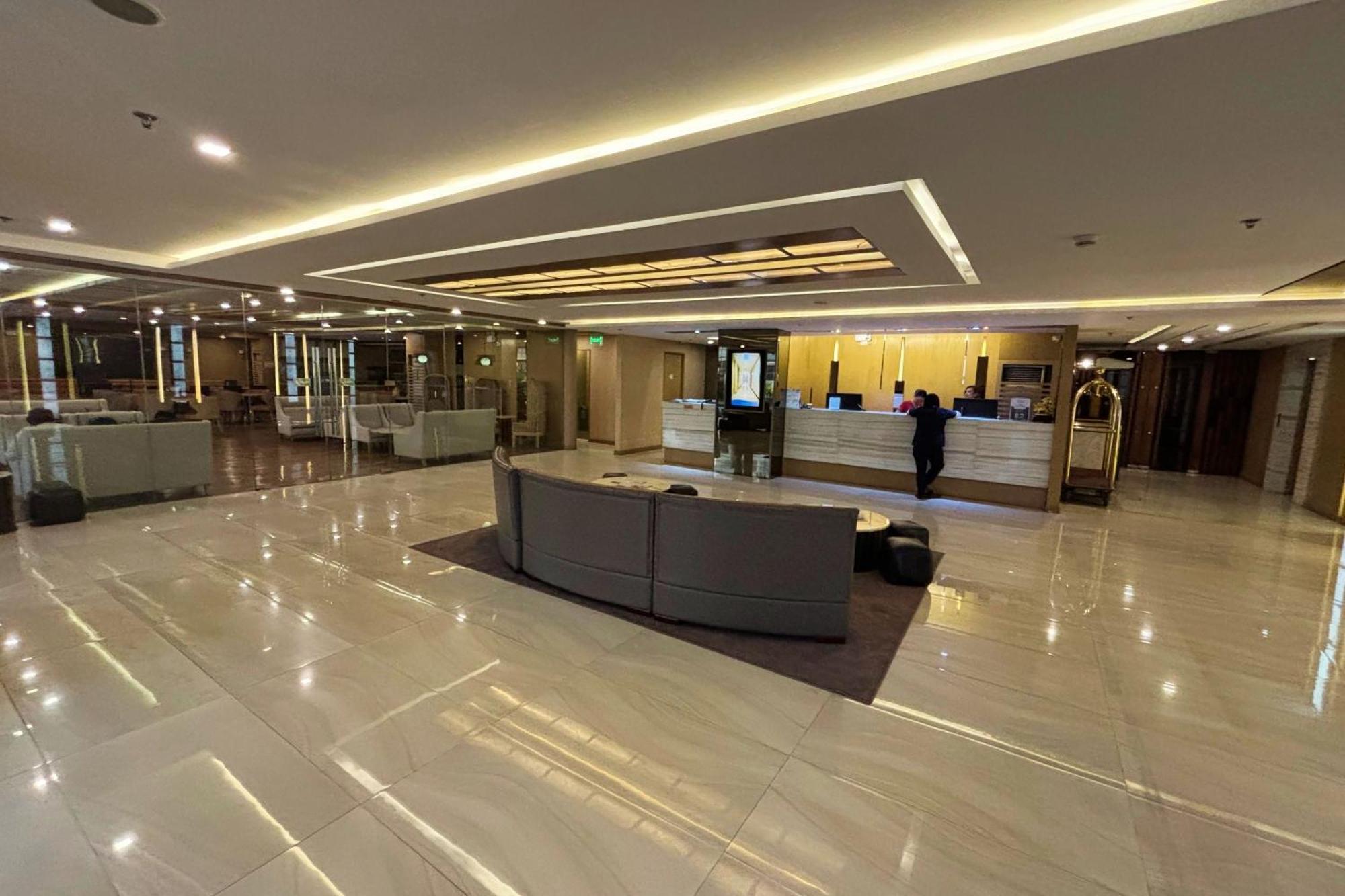 Extremeli Suites Manila Powered By Cocotel Exterior photo