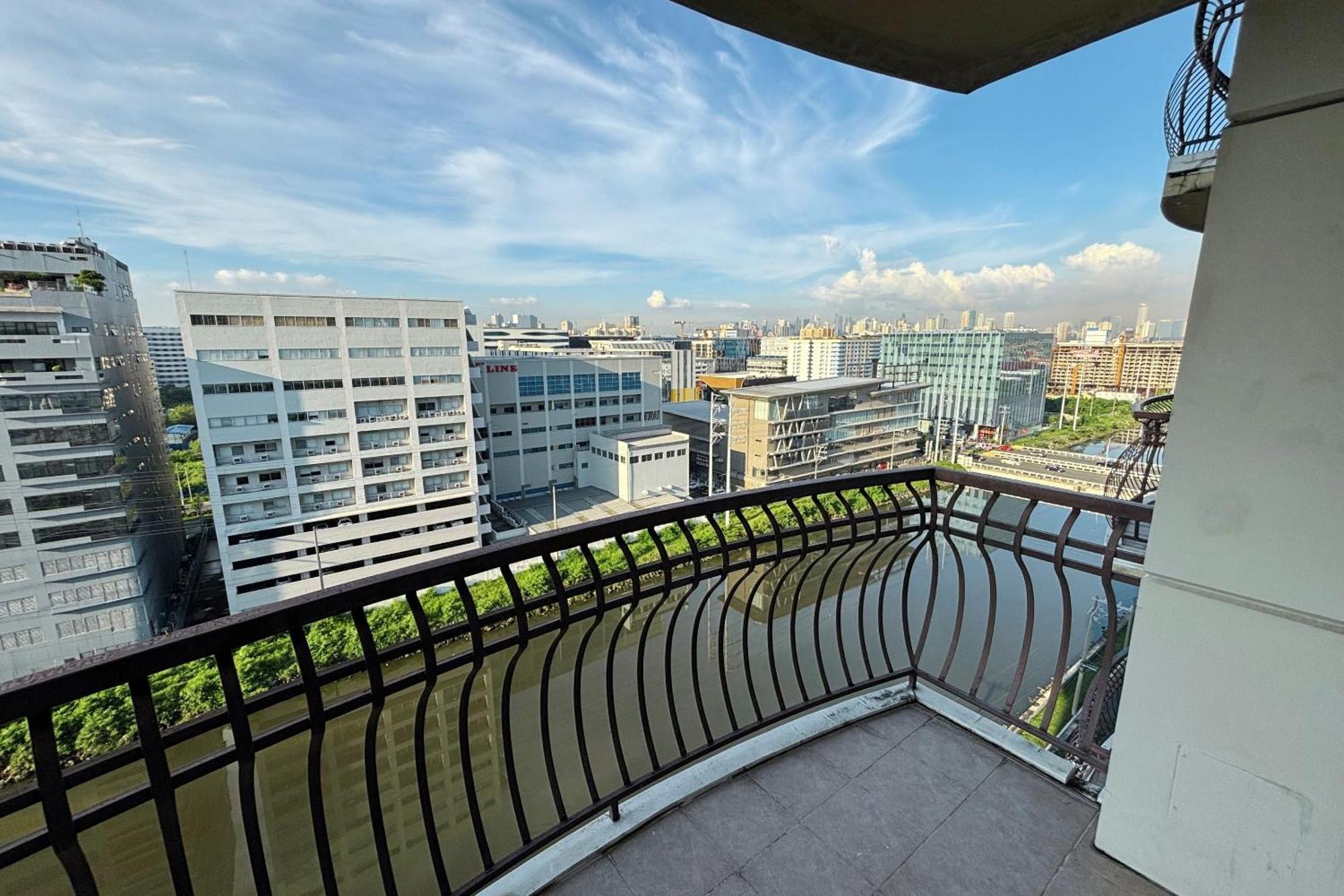 Extremeli Suites Manila Powered By Cocotel Exterior photo