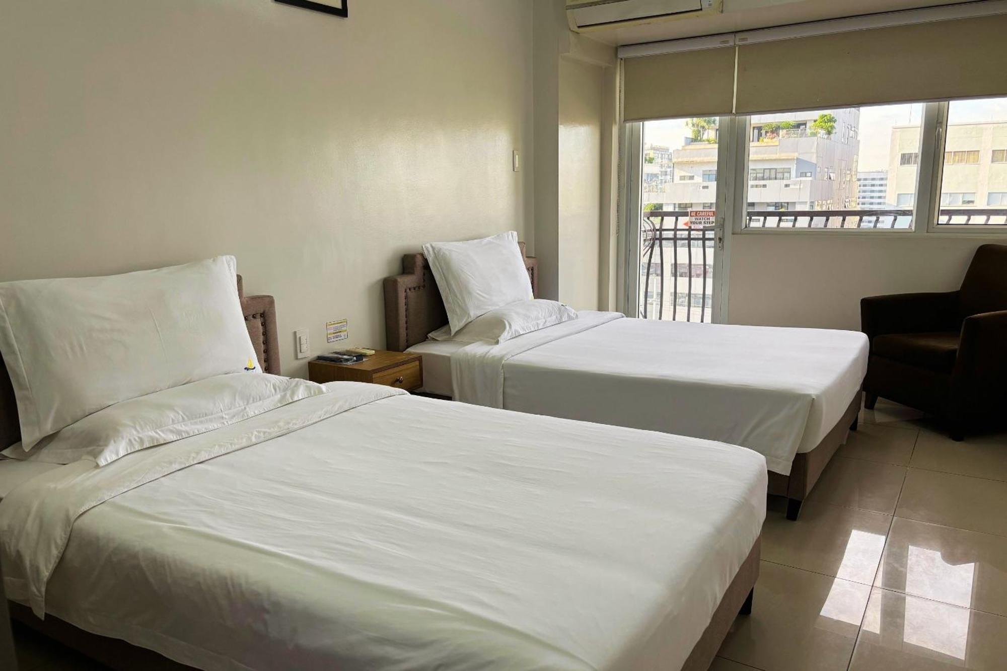 Extremeli Suites Manila Powered By Cocotel Exterior photo