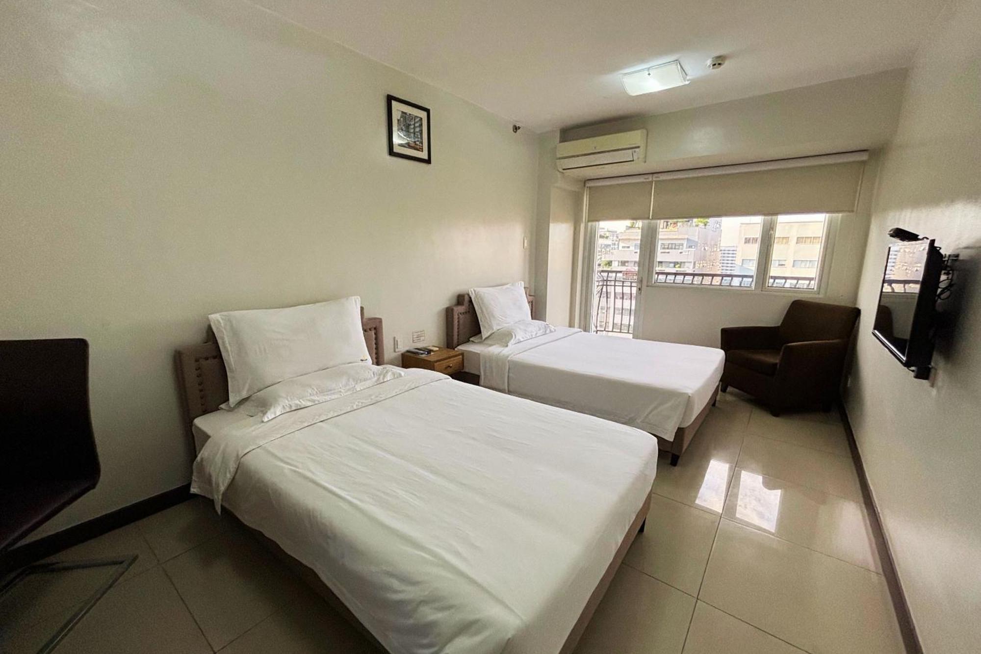 Extremeli Suites Manila Powered By Cocotel Exterior photo
