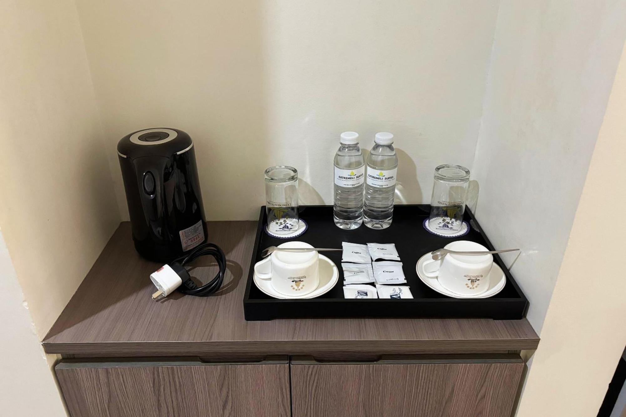 Extremeli Suites Manila Powered By Cocotel Room photo