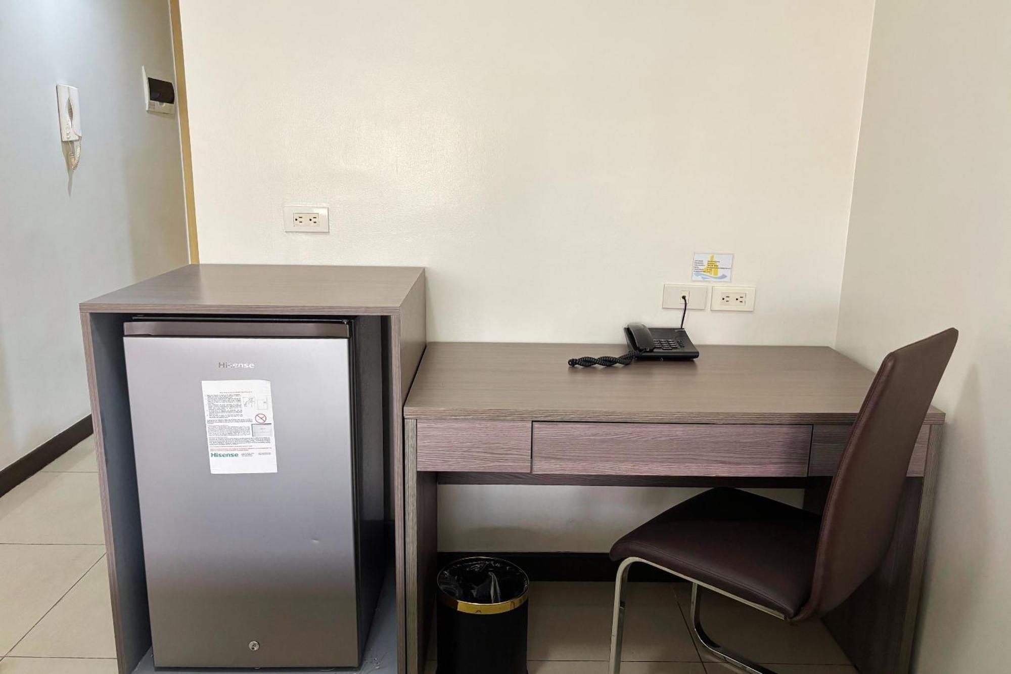 Extremeli Suites Manila Powered By Cocotel Room photo
