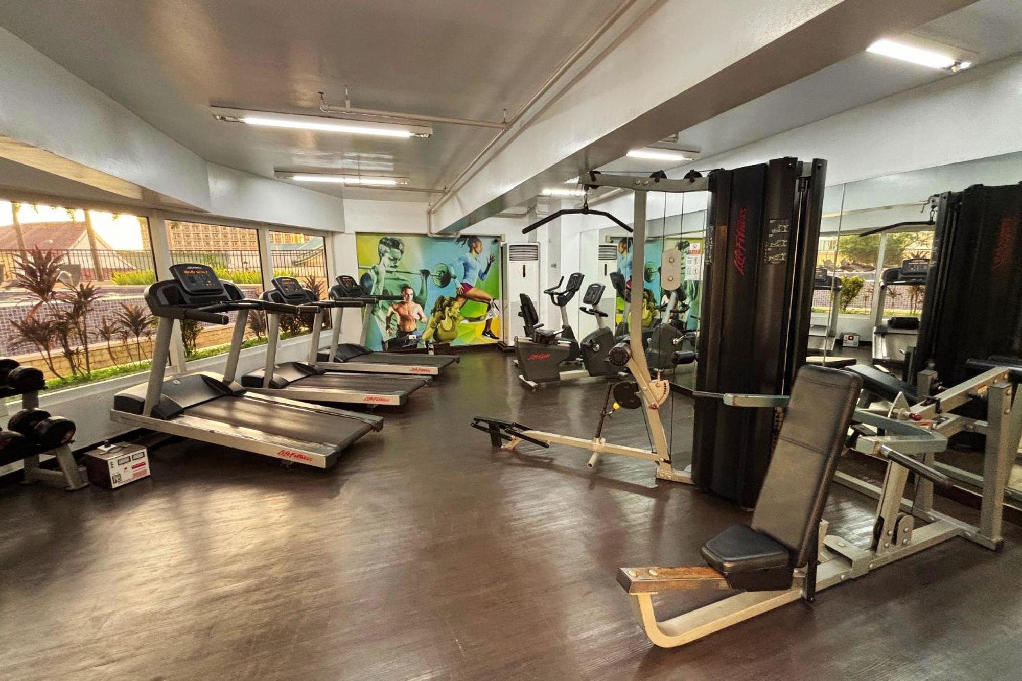 Extremeli Suites Manila Powered By Cocotel Exterior photo