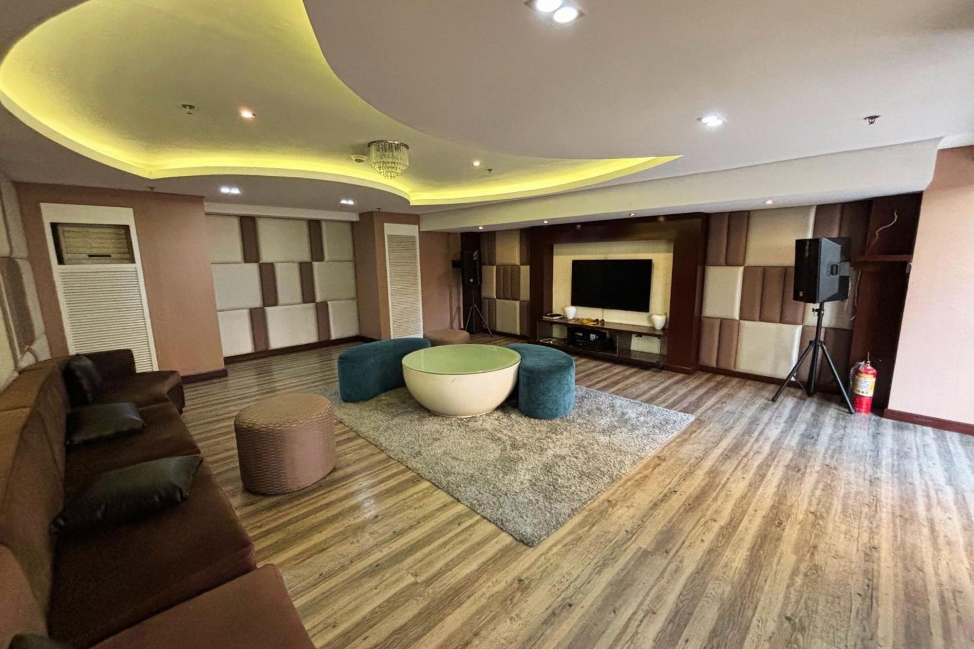 Extremeli Suites Manila Powered By Cocotel Exterior photo