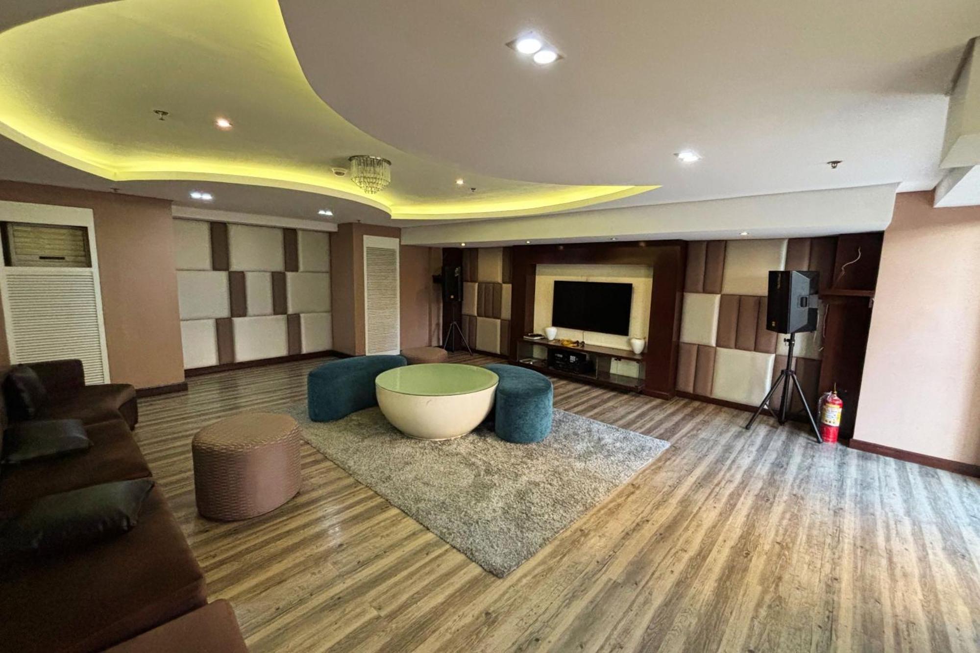 Extremeli Suites Manila Powered By Cocotel Exterior photo