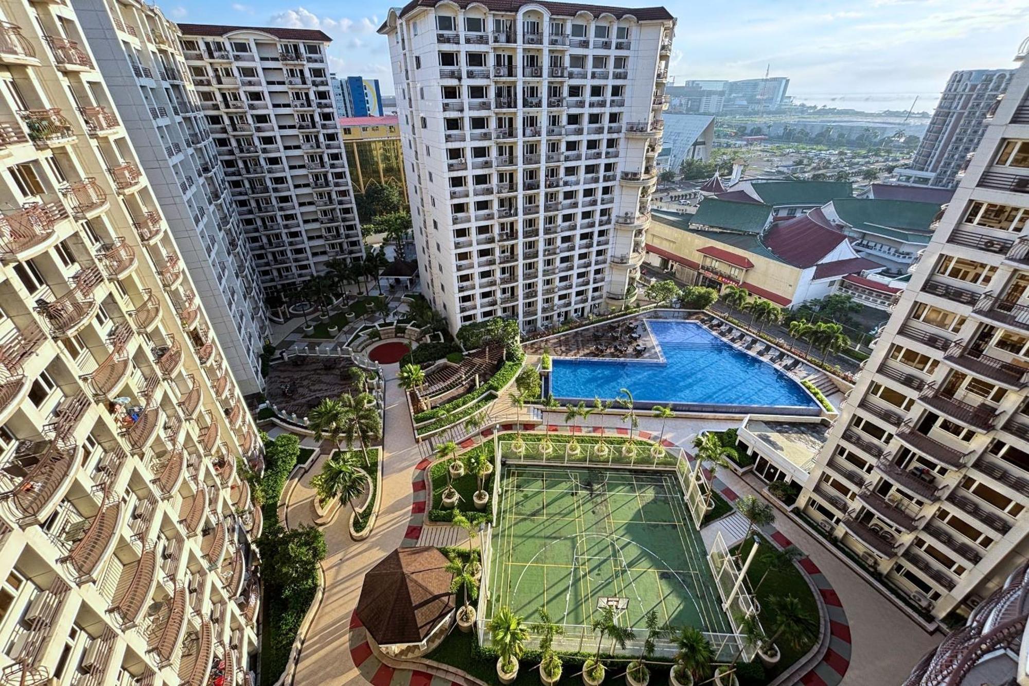 Extremeli Suites Manila Powered By Cocotel Exterior photo