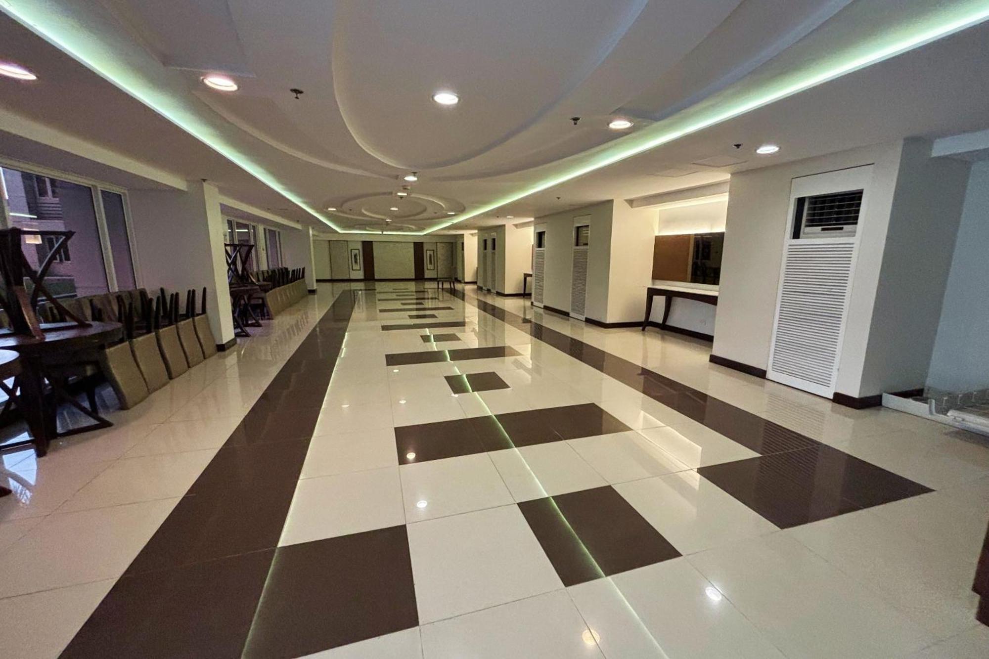 Extremeli Suites Manila Powered By Cocotel Exterior photo