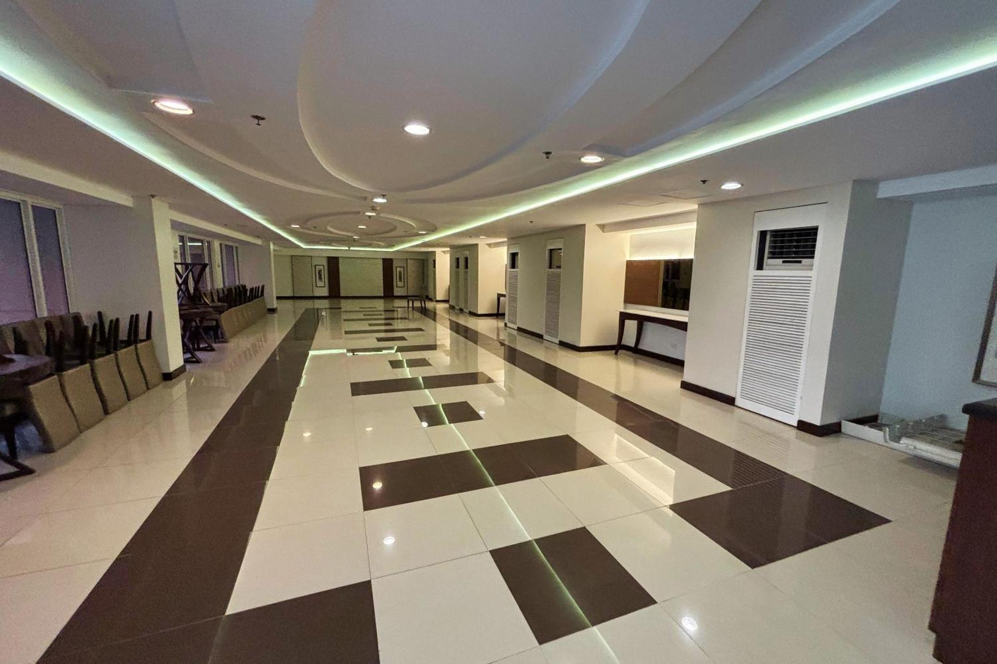Extremeli Suites Manila Powered By Cocotel Exterior photo