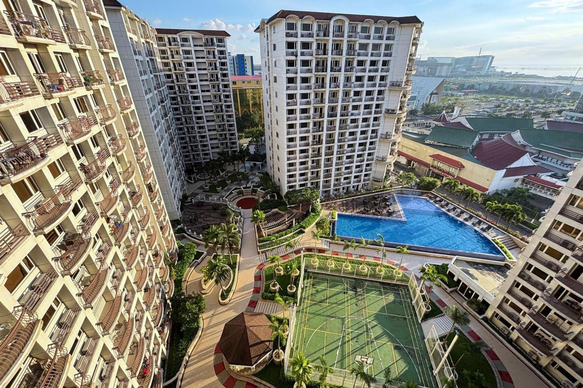 Extremeli Suites Manila Powered By Cocotel Exterior photo