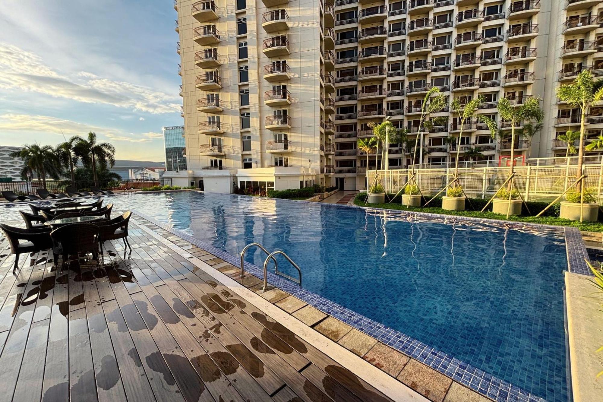 Extremeli Suites Manila Powered By Cocotel Exterior photo