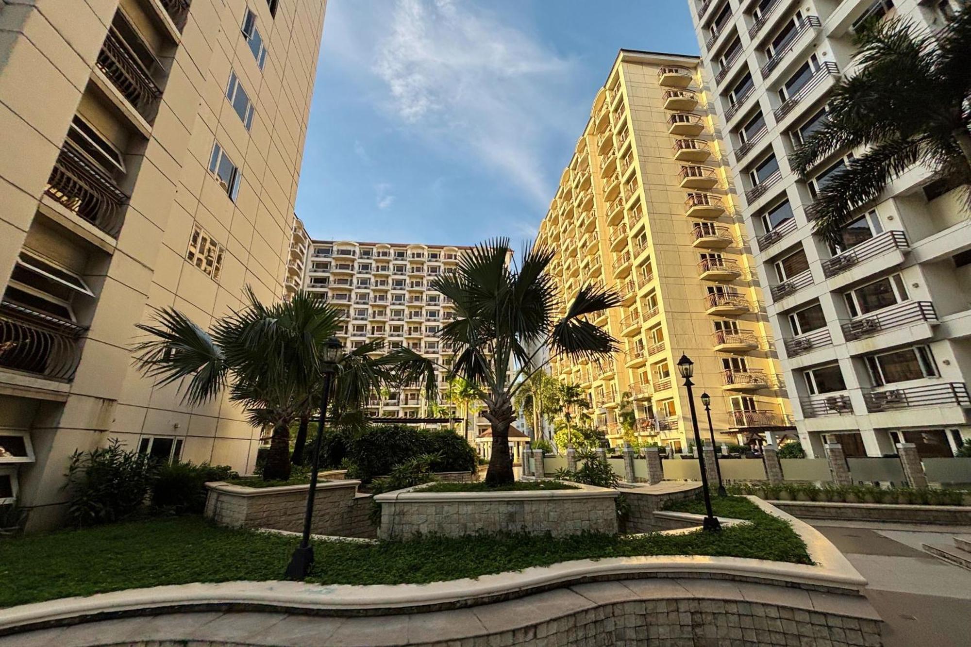 Extremeli Suites Manila Powered By Cocotel Exterior photo
