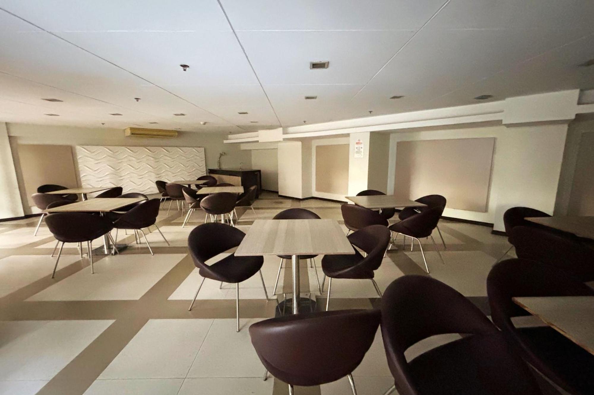 Extremeli Suites Manila Powered By Cocotel Exterior photo