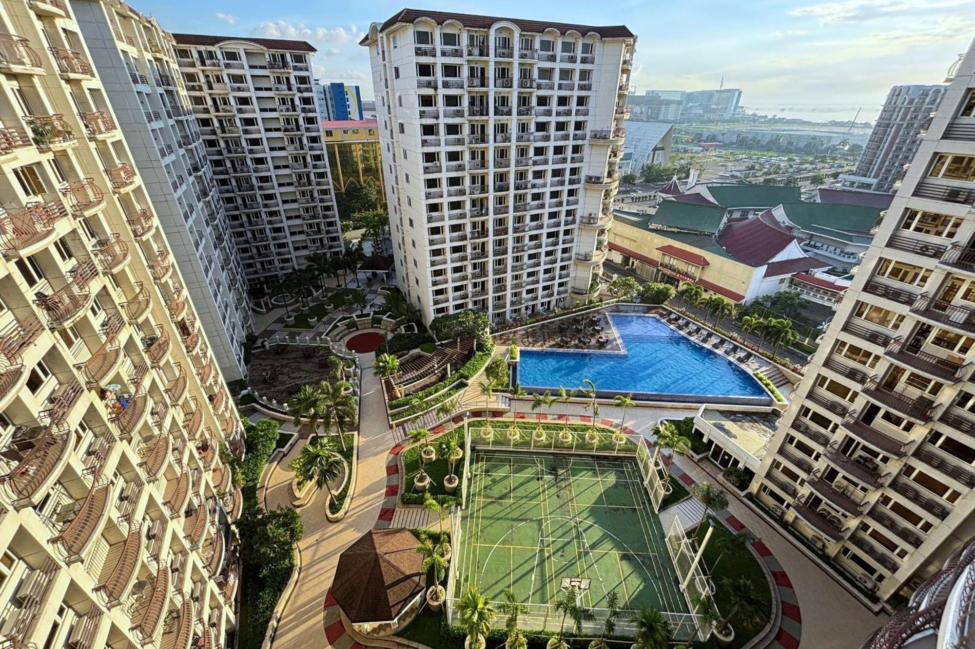 Extremeli Suites Manila Powered By Cocotel Exterior photo