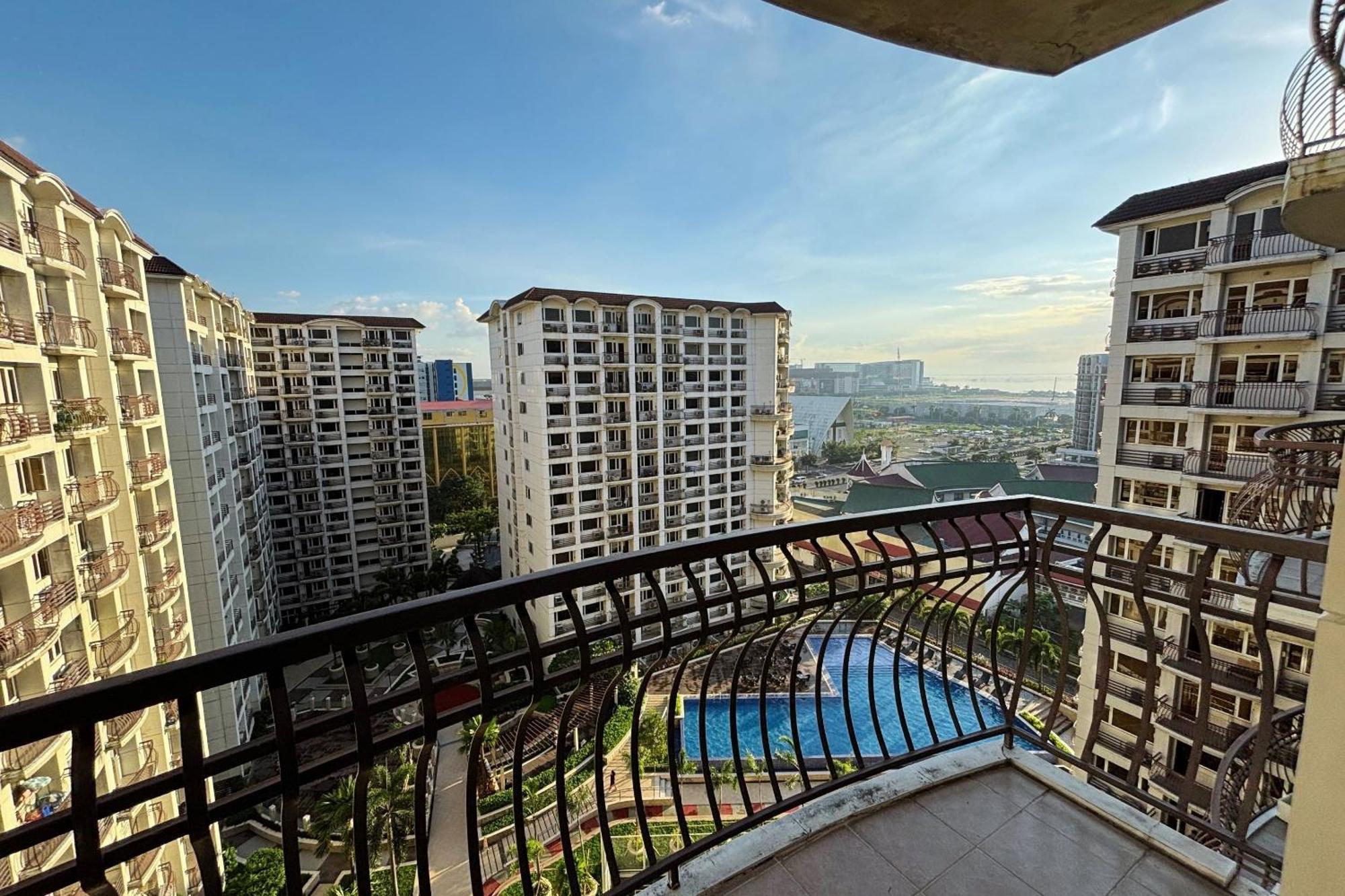 Extremeli Suites Manila Powered By Cocotel Exterior photo