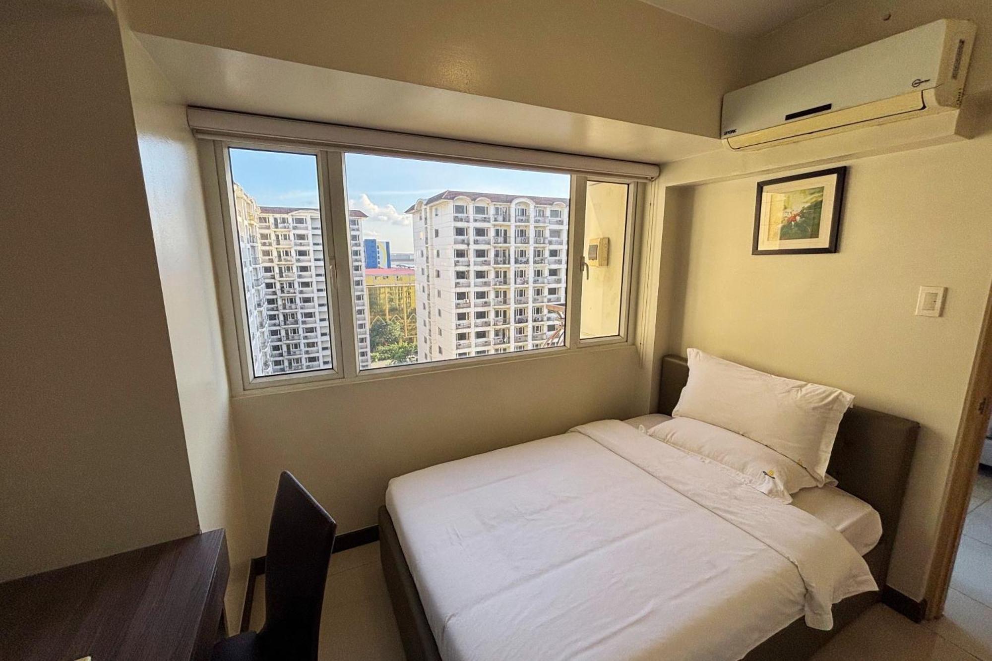 Extremeli Suites Manila Powered By Cocotel Exterior photo