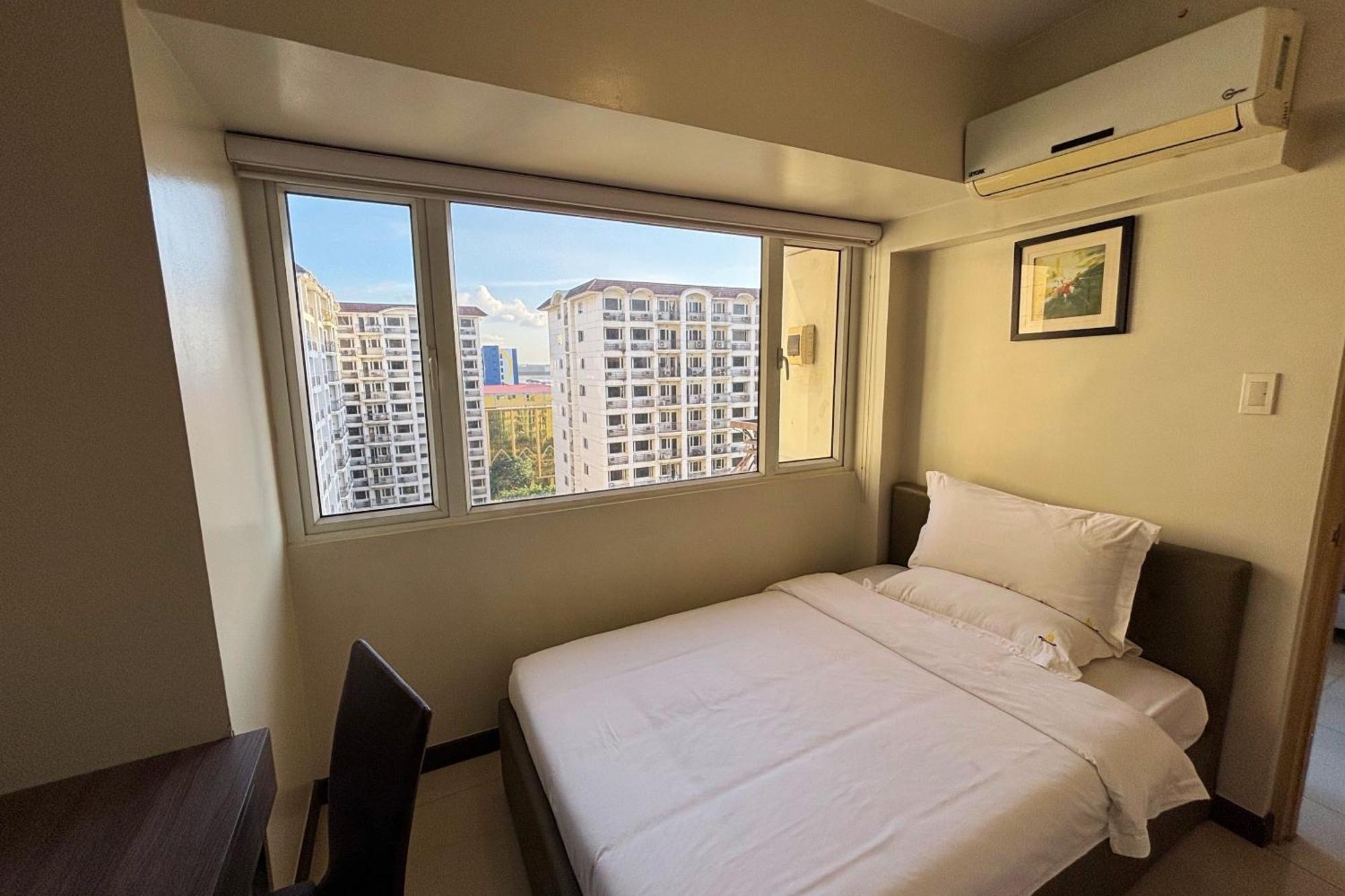 Extremeli Suites Manila Powered By Cocotel Exterior photo