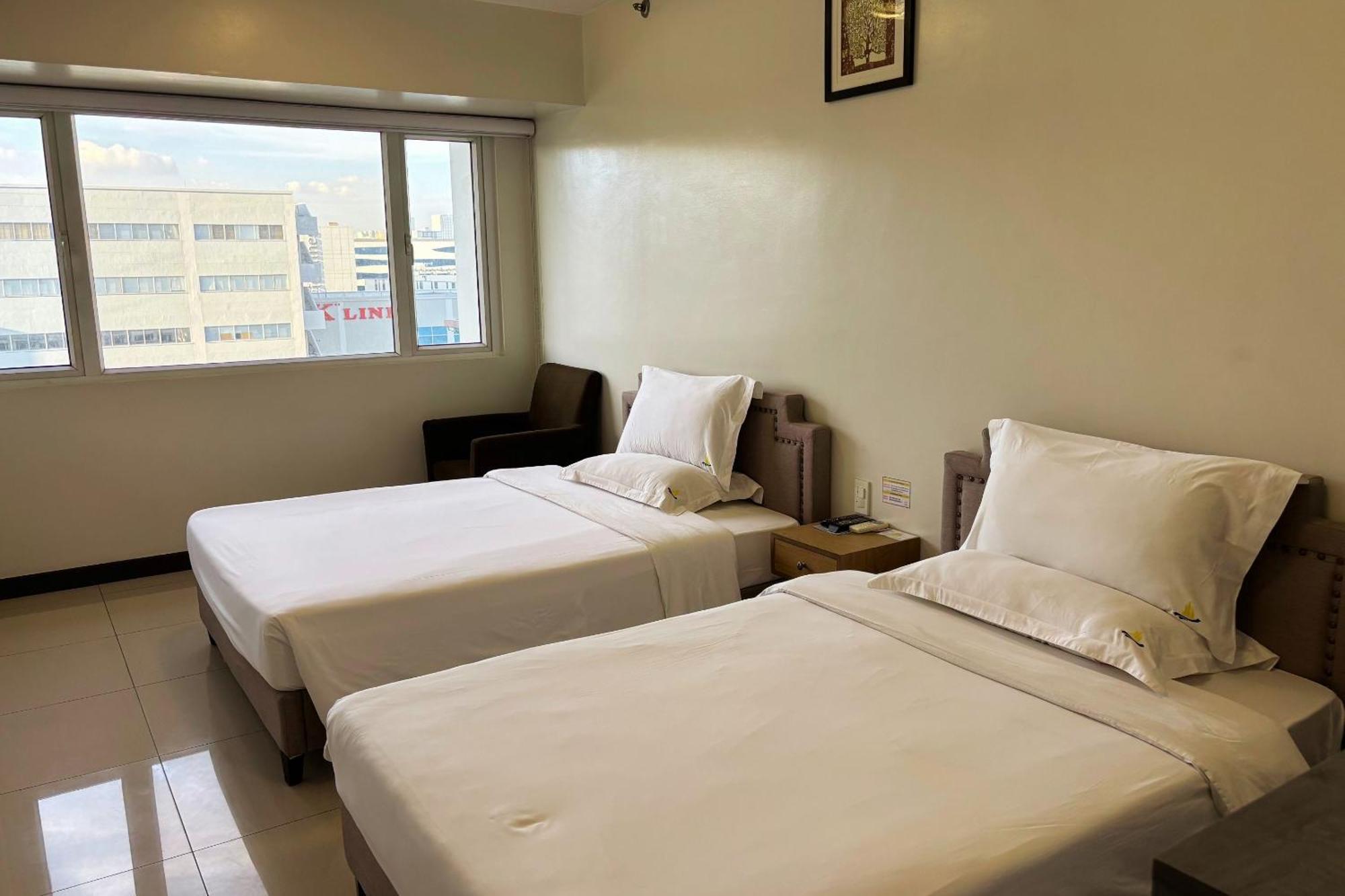 Extremeli Suites Manila Powered By Cocotel Exterior photo